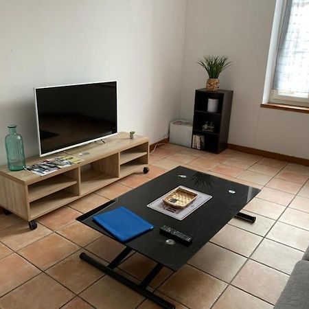Appartement Avec Terrasse Gien Bagian luar foto