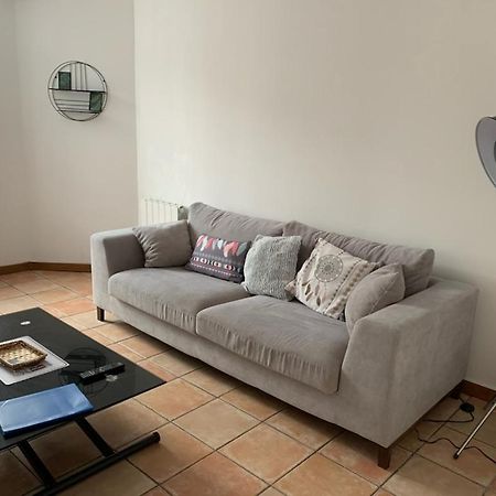 Appartement Avec Terrasse Gien Bagian luar foto