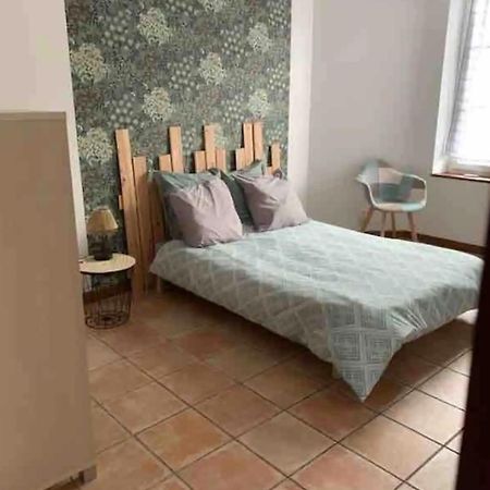 Appartement Avec Terrasse Gien Bagian luar foto
