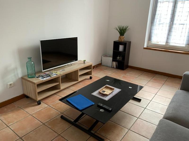 Appartement Avec Terrasse Gien Bagian luar foto