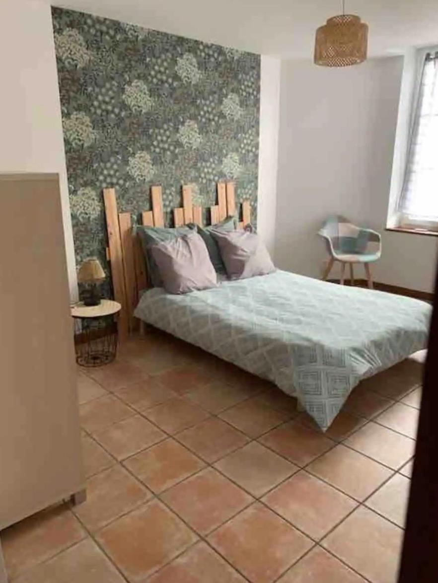 Appartement Avec Terrasse Gien Bagian luar foto